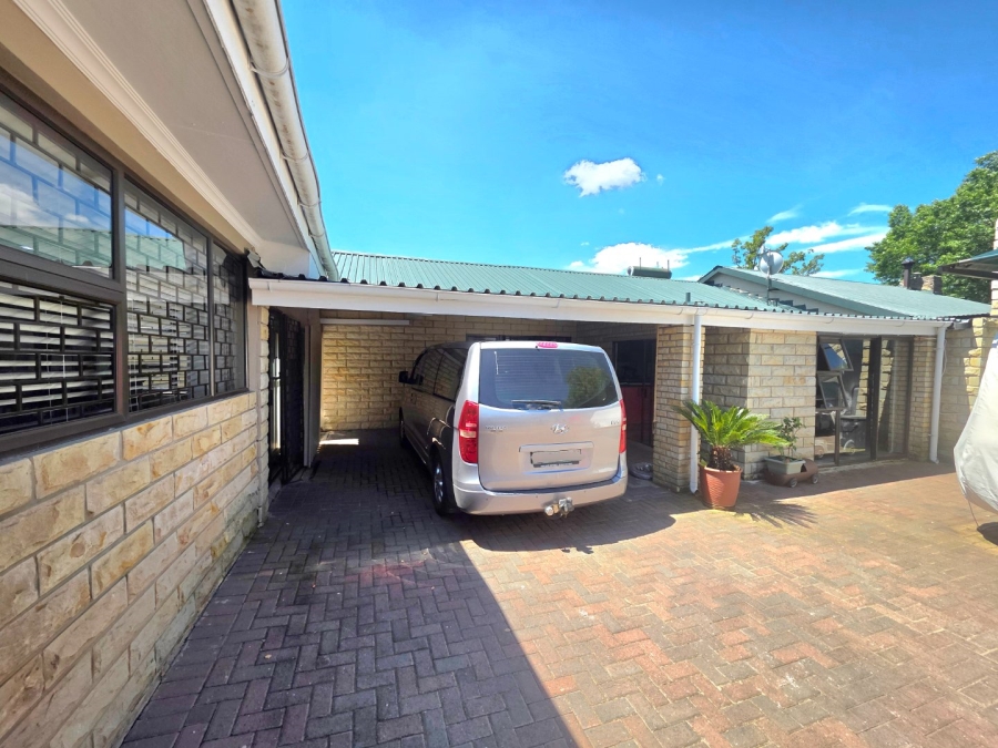 5 Bedroom Property for Sale in Morelig Free State